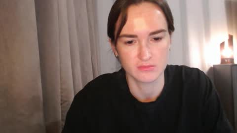 Snapshot of pineapple__mood chatting on 10.31.25 online show from 10.31.25