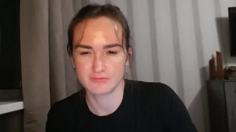 Snapshot of pineapple__mood chatting on 11.01.25 online show from 11.01.25