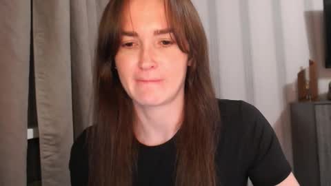 Snapshot of pineapple__mood chatting on 11.03.25 online show from 11.03.25