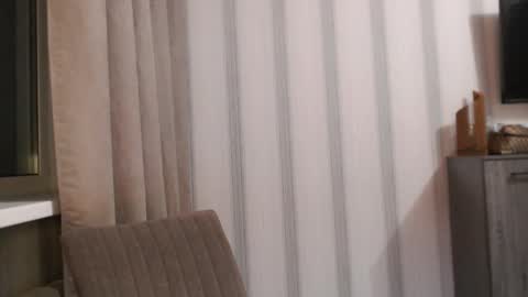 Snapshot of pineapple__mood chatting on 11.06.25 online show from 11.06.25