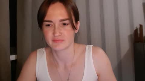 Snapshot of pineapple__mood chatting on 11.09.25 online show from 11.09.25