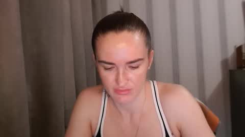 Snapshot of pineapple__mood chatting on 11.23.25 online show from 11.23.25