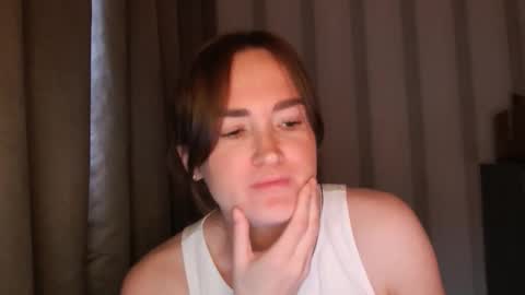 Snapshot of pineapple__mood chatting on 11.24.25 online show from 11.24.25