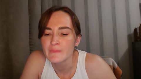 Snapshot of pineapple__mood chatting on 11.27.25 online show from 11.27.25