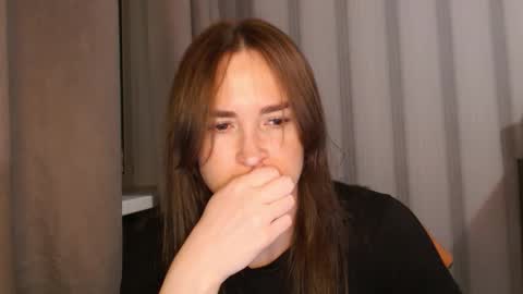 Snapshot of pineapple__mood chatting on 11.28.25 online show from 11.28.25