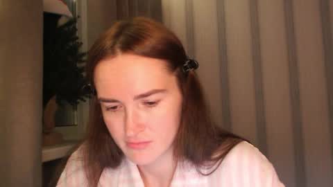 Snapshot of pineapple__mood chatting on 12.16.25 online show from 12.16.25