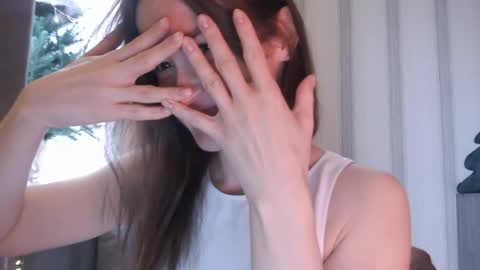 Snapshot of pineapple__mood chatting on 12.18.25 online show from 12.18.25