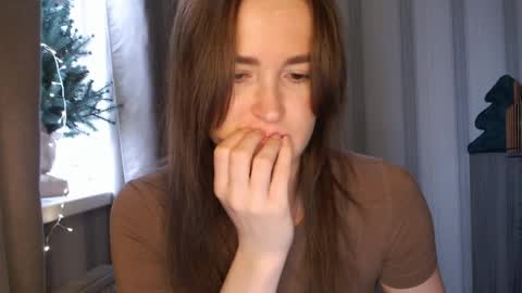 Snapshot of pineapple__mood chatting on 12.20.25 online show from 12.20.25