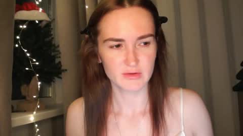 Snapshot of pineapple__mood chatting on 12.22.25 online show from 12.22.25