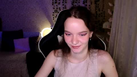 Snapshot of pink__sun chatting on 04.05.26 Stephanie online show from 04.05.26