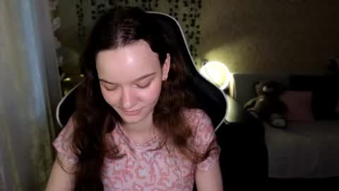 Snapshot of pink__sun chatting on 06.26.26 Stephanie online show from 06.26.26