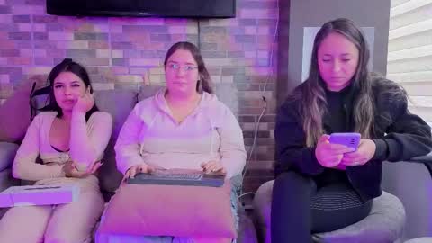 Snapshot of pink_as chatting on 02.17.26 pink_as online show from 02.17.26