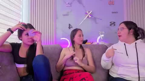 Snapshot of pink_as chatting on 02.20.26 pink_as online show from 02.20.26