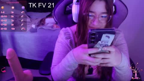 Snapshot of pink_girl0n chatting on 01.06.26 Kitty online show from 01.06.26