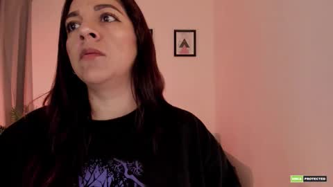 Snapshot of pink_kitten_ chatting on 11.05.25 Eli online show from 11.05.25