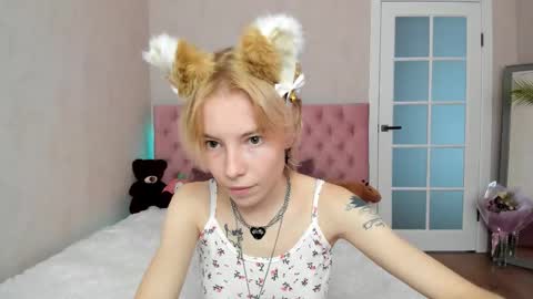 Snapshot of pink_lila18 chatting on 09.18.25 pink_lila18 online show from 09.18.25