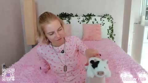 Snapshot of pink_lila18 chatting on 10.09.25 pink_lila18 online show from 10.09.25