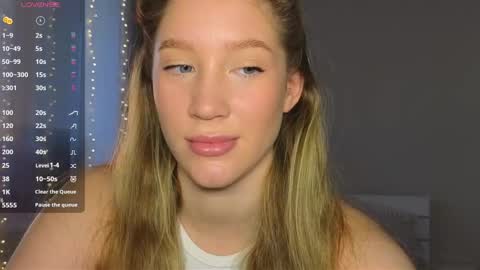 Snapshot of pink_rosee_ chatting on 12.20.24   online show from 12.20.24