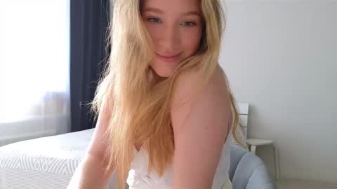 Snapshot of pink_rosee_ chatting on 10.08.25   online show from 10.08.25