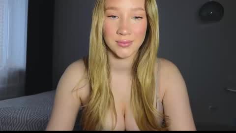 Snapshot of pink_rosee_ chatting on 10.09.25   online show from 10.09.25