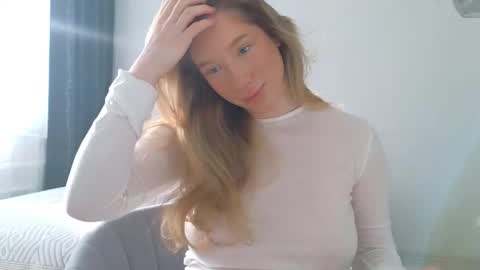 Snapshot of pink_rosee_ chatting on 10.13.25   online show from 10.13.25