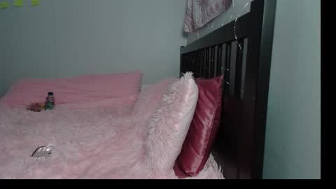 Snapshot of pink_tv chatting on 09.24.25 pink_tv online show from 09.24.25