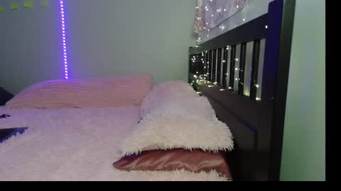 Snapshot of pink_tv chatting on 09.25.25 pink_tv online show from 09.25.25