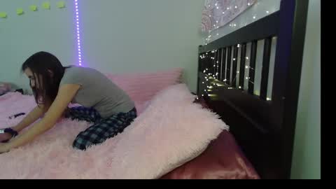 Snapshot of pink_tv chatting on 09.26.25 pink_tv online show from 09.26.25