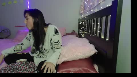 Snapshot of pink_tv chatting on 09.30.25 pink_tv online show from 09.30.25