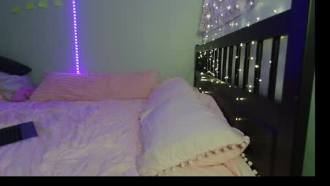 Snapshot of pink_tv chatting on 10.03.25 pink_tv online show from 10.03.25