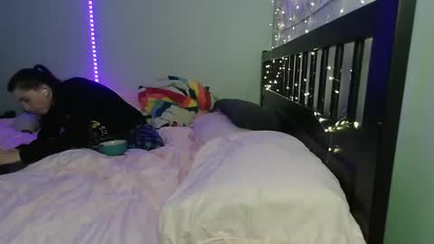 Snapshot of pink_tv chatting on 10.24.25 pink_tv online show from 10.24.25