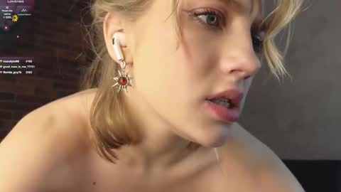 Snapshot of pinkadele chatting on 01.08.25 Adele online show from 01.08.25