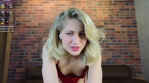 Snapshot of pinkadele chatting on 01.08.25 Adele online show from 01.08.25