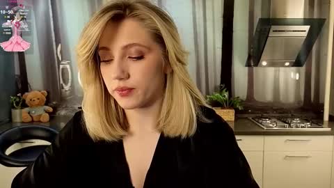 Snapshot of pinkadele chatting on 02.07.25 Adele online show from 02.07.25