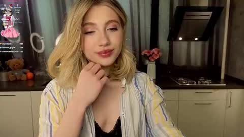 Snapshot of pinkadele chatting on 02.11.25 Adele online show from 02.11.25