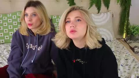 Snapshot of pinkadele chatting on 10.31.25 Adele online show from 10.31.25