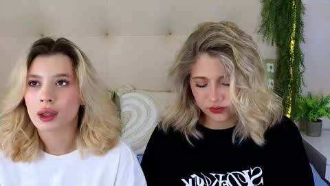 Snapshot of pinkadele chatting on 11.11.25 Adele online show from 11.11.25