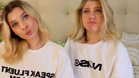 Snapshot of pinkadele chatting on 12.04.25 Adele online show from 12.04.25