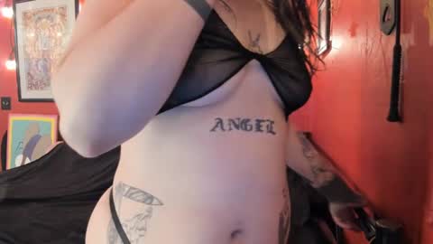 Snapshot of pinkandheated chatting on 01.28.25 Virginity smiles online show from 01.28.25