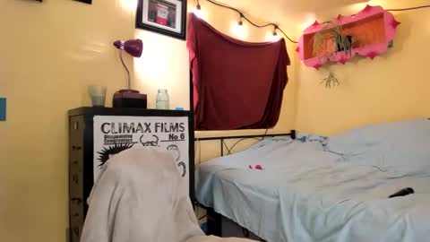 Virginity smiles online show from 10.21.25