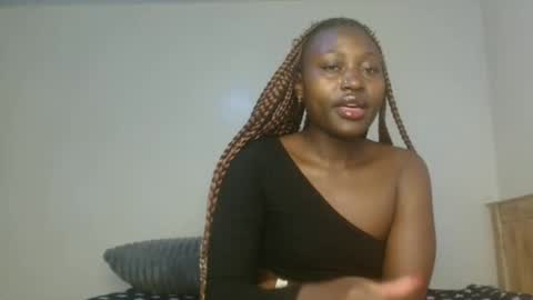 Snapshot of pinklover2003 chatting on 05.15.26 Serena online show from 05.15.26