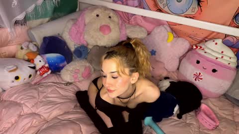 Gwenie online show from 01.21.25