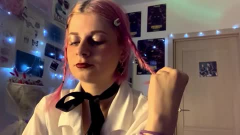 Snapshot of pinkvampire chatting on 09.27.25 Sara online show from 09.27.25