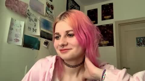 Snapshot of pinkvampire chatting on 10.04.25 Sara online show from 10.04.25