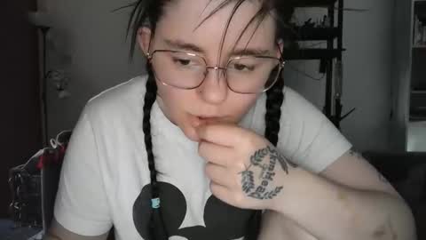 Snapshot of pinkwife97 chatting on 09.09.25 pinkwife97 online show from 09.09.25