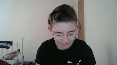 Snapshot of pinkwife97 chatting on 09.23.25 pinkwife97 online show from 09.23.25