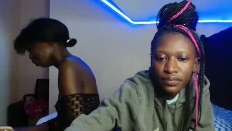 Snapshot of pinky_niela chatting on 11.23.25 Pinky online show from 11.23.25