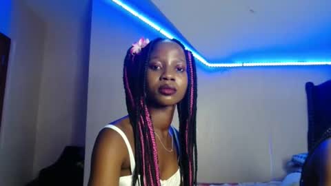 Snapshot of pinky_niela chatting on 11.28.25 Pinky online show from 11.28.25