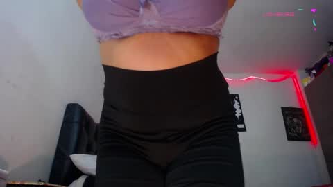Snapshot of pinky_pinky_ chatting on 04.19.26 VIOLETA LOPEZ online show from 04.19.26