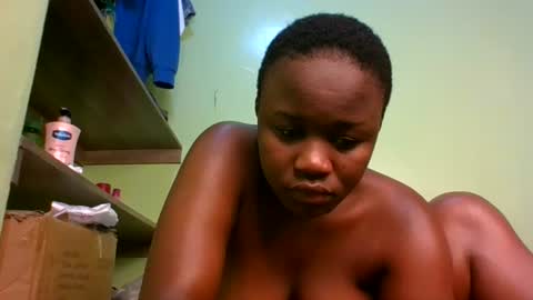 Snapshot of pinkylips_ebony chatting on 06.14.26 pinky online show from 06.14.26